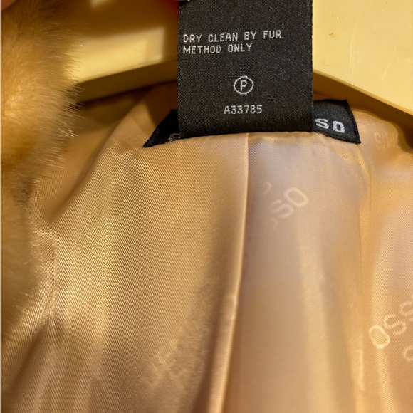 Faux fur.  New never worn- was in my mothers closet - Picture 6 of 10